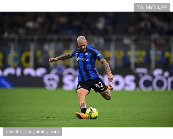 特写:伤愈复出的基耶萨在训练后加练了五十次任意球 特写:伤愈复出的基耶萨在训练后加练了五十次任意球